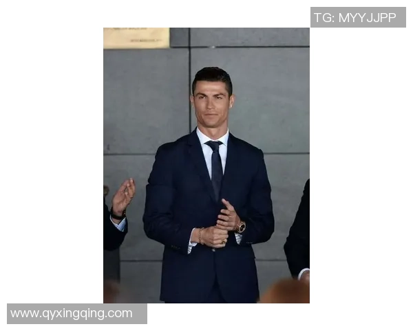 C罗西装帅气登场展现别样风采 成功人士的时尚标杆