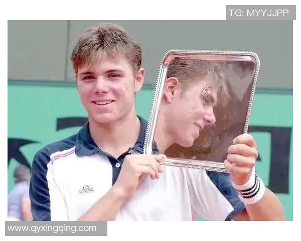 深度解读足球巨星背后的成长历程与竞技智慧揭秘