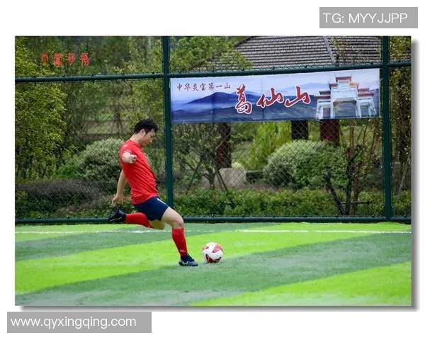 绿茵场上英姿飒爽足球球星追寻完美身材与荣耀梦想之旅