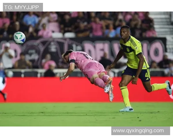 足球场上的54号传奇球星是谁他的精彩表现与职业生涯回顾